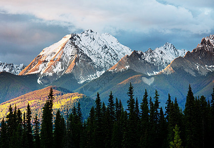 加拿大的山丘旅游山脉蓝色旅行蓝天娱乐公园国家天空远足背景图片