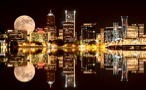 俄勒冈波特兰夜照市中心月亮夜景景观天际城市建筑物图片