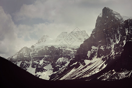 加拿大的山丘国家远足蓝天公园山脉娱乐旅行天空中心旅游背景图片