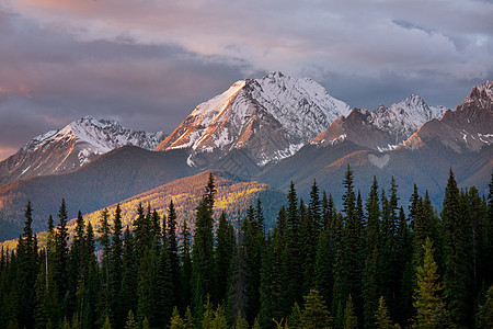 加拿大的山丘山脉旅游远足旅行中心娱乐蓝天天空蓝色公园背景图片