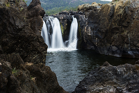 峡谷瀑布和小溪溪流层叠大自然淡水图片
