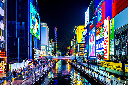 化妆场景日本大阪Dotonbori夜街购物街旅游者娱乐地标生活场景游客广告牌景观商业文化吸引力背景