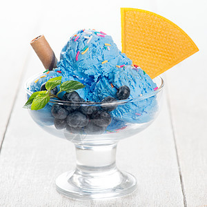 蓝莓冰淇淋糖杯图片