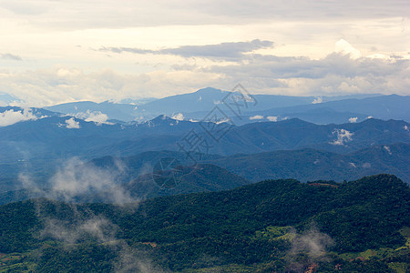 清晨山雾的美丽景色自然景观Morning生活日出季节爬坡旅行森林自然绿色蓝色日落图片