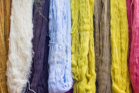 七彩颜色七彩丝线布料染色纳图染棉帆布收藏装饰领口折叠彩虹衣服围巾信仰布料背景