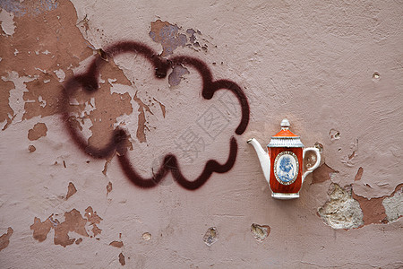 墙上的茶壶 维尔纽斯手绘沸腾涂鸦蒸汽陶瓷风化纹饰厨具制品陶器图片
