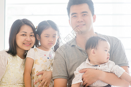 亚中文家庭肖像图片
