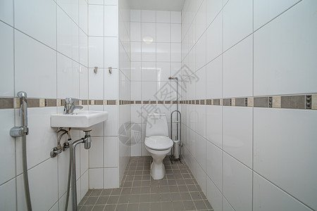 带厕所的洗手间房间制品洗澡棕色壁橱座位浴室优雅房子卫生间图片