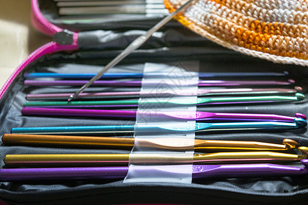 用彩色skein 编织比基尼的工具钩针作品针织图片