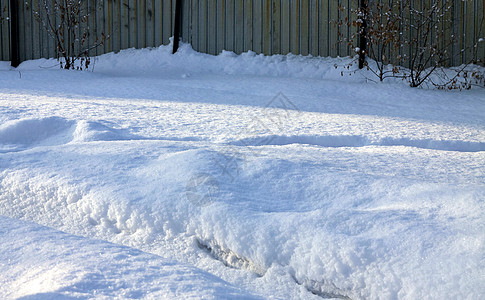 由太阳照亮的春雪水平衬套踪迹场景阳光童话白色生活风景季节图片