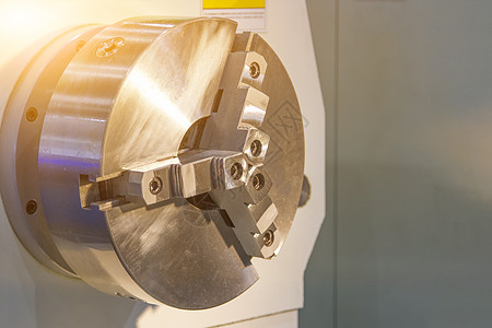 CNC 旋转脊椎和顶架碳化物金属铣削技术加工自动化合金金工主轴生产图片