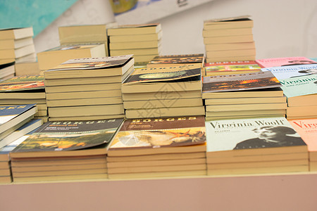 书堆成书 作为教育和商业概念图书历史大学知识收藏学习文学学生书架架子图片