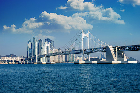 收费公路南韩釜山的光安桥和海云大海背景