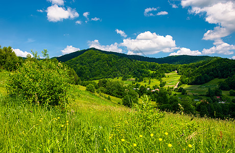 山区农村的山丘坡坡图片