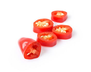 红色辣椒 切片在白色背景的红辣椒食物烹饪香料蔬菜辣椒素胡椒厨房工作室宏观绿色图片