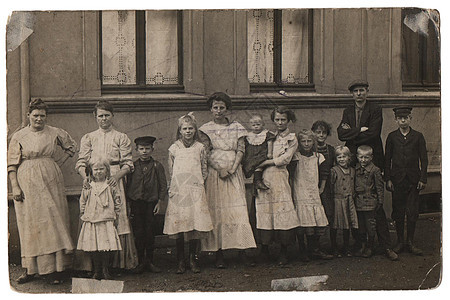 有11个子女的父母的旧家庭相片图片
