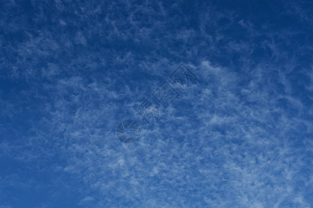 清蓝天空 有纯白的白云 有文字背景空间蓝色风景空气季节阳光季节性气氛天堂天气晴天图片