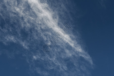 清蓝天空 有纯白的白云 有文字背景空间空气晴天阳光季节性白色蓝色天气多云气氛天堂图片