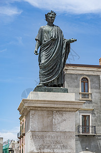维诺萨的霍勒斯雕像图片