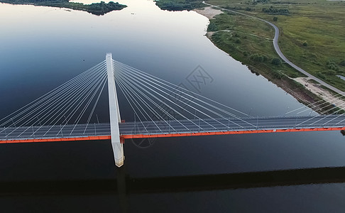 河上美丽的桥 电缆上的桥是路道建筑学城市建筑景观金属地标运输海岸灯笼建造图片