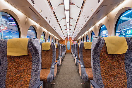 一辆空座位列车的内地 现代列车的座椅车辆商业公共汽车车皮速度铁路旅游城市走廊窗户图片