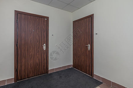 公寓门入口建筑学住宅大厅棕色地面房子金属房间黑色走廊图片