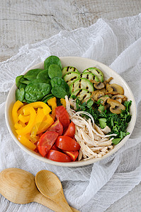 热鸡沙拉加蔬菜食欲盘子午餐胸部肉质糖尿病时间猪肉小菜沙拉图片