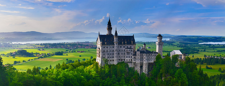 德国新施文斯坦城堡堡垒旺季景点遗产骑士岩石阳光照射阳光远景全景图片