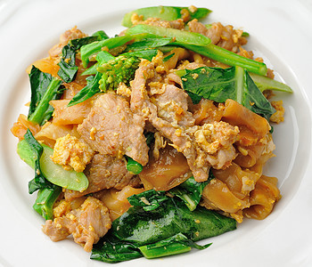 烤炒米面和猪肉火鸡面条食物软垫腰果盘子蔬菜图片