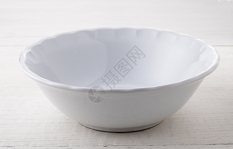 白木上的空白陶瓷碗用具餐厅木头厨房白色餐具制品食物盘子圆形图片