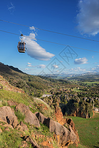 西班牙坎塔布里亚卡巴塞诺自然公园景观地标电缆全景旅行岩石索道旅游树木运输缆车图片