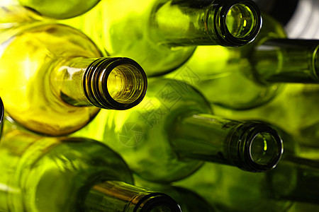 白色上孤立的清绿色玻璃葡萄酒瓶背光棕色脖子收藏艺术团体瓶颈地窖回收酒精背景图片