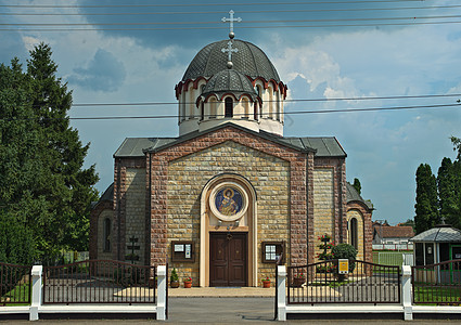 塞尔维亚Temerin东正教教堂的前线观点场景天炉遗产教会石头宗教天空图像历史大教堂图片
