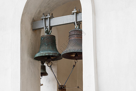 俄罗斯东正教大钟房的隆重大钟铃响图片