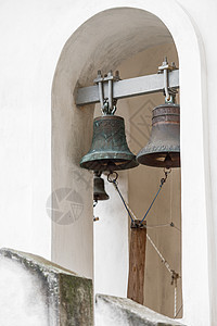 特写俄罗斯东正教Ch的门厅中的重型钟声图片