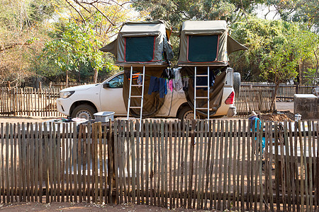 4x4号越野车 屋顶有帐篷季节椅子越野睡袋乡村荒野桌子冷却器乐趣车辆图片