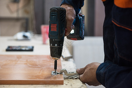 家具生产概念构想职责服务动机专家木工橱柜男人男性作坊木头图片