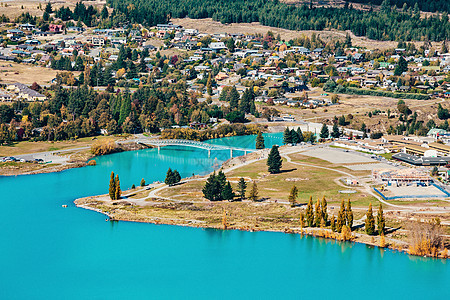 来自新西兰约翰山的Tekapo湖视图旅行绿色风景反射蓝色天空季节旅游粉色爬坡图片