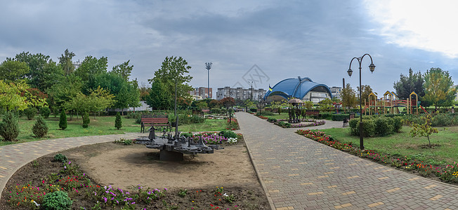 乌克兰Yuzhny市伪造雕塑花园建筑学城市建筑角落旅游正方形娱乐房子公园街道图片