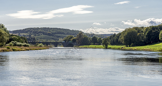 在苏格兰阿伯丁一个美好的秋天 寻找迪伊河和迪伊桥图片
