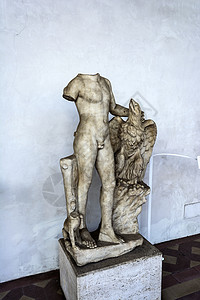 古老的雕塑 一个男人与鹰 在罗马迪奥克里提亚人的浴缸里 意大利考古学皇帝历史性旅游吸引力艺术品历史浴室纪念碑雕刻图片