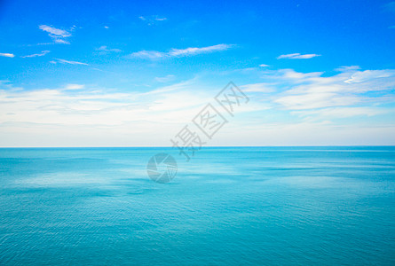 海洋和蓝天空阳光蓝色冲浪美丽地平线天空海浪海景旅行热带背景图片