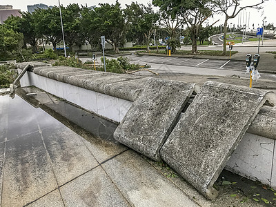 台风来了水泥铸石爆炸了速度树木飓风灾难卡车台风铸件背景