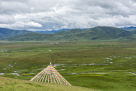 阿万康湿地旅游天空绿色蓝色白色经幡图片