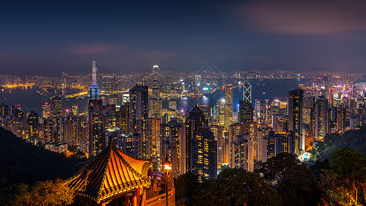 香港市风景在晚上 从维多利亚山峰景观旅游天线场景摩天大楼港口商业建筑金融天空图片