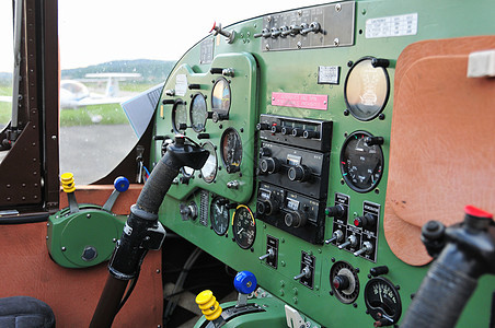 小型运动飞机的仪器面板工作罗盘甲板风门技术高度运输速度商业控制图片