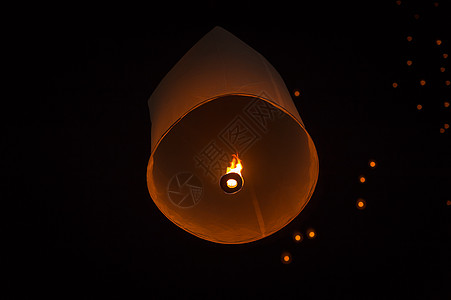 叶平节灯笼关灯旅行蜡烛浪漫黄色烛光火焰文化宗教庆典图片