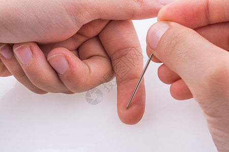 手握针头手工工具接缝纺织品针线活乐器别针裁缝穿线缝纫背景图片