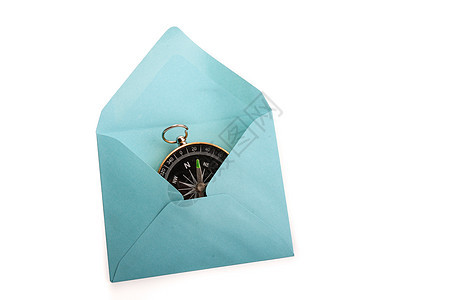 信封中的指南针罗盘勘探圆圈邮件旅行蓝色背景图片