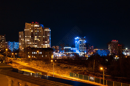 冬季哈巴罗夫斯克市的夜景 城市风景栅栏旅行天气城市建筑学环境教会建筑宗教蓝色图片